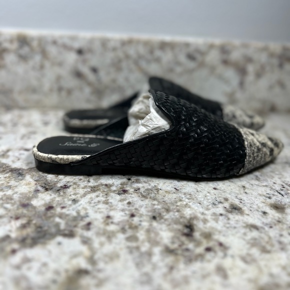 SaintG Black Woven Design with snake skin tip Leather Flat Mules Shoes Sz 6 NEW - Picture 2 of 6